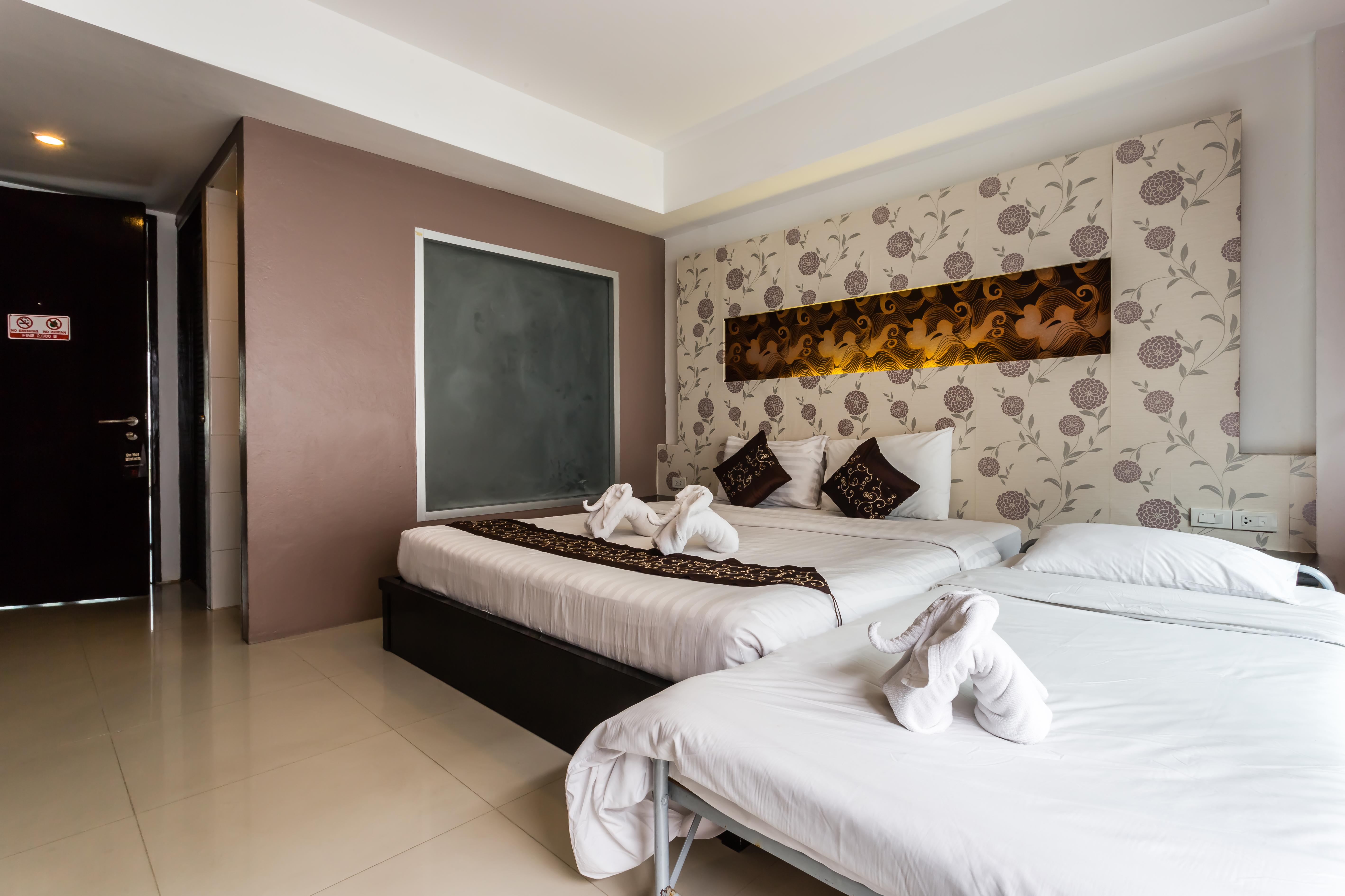 7Q Patong Hotel Exterior photo