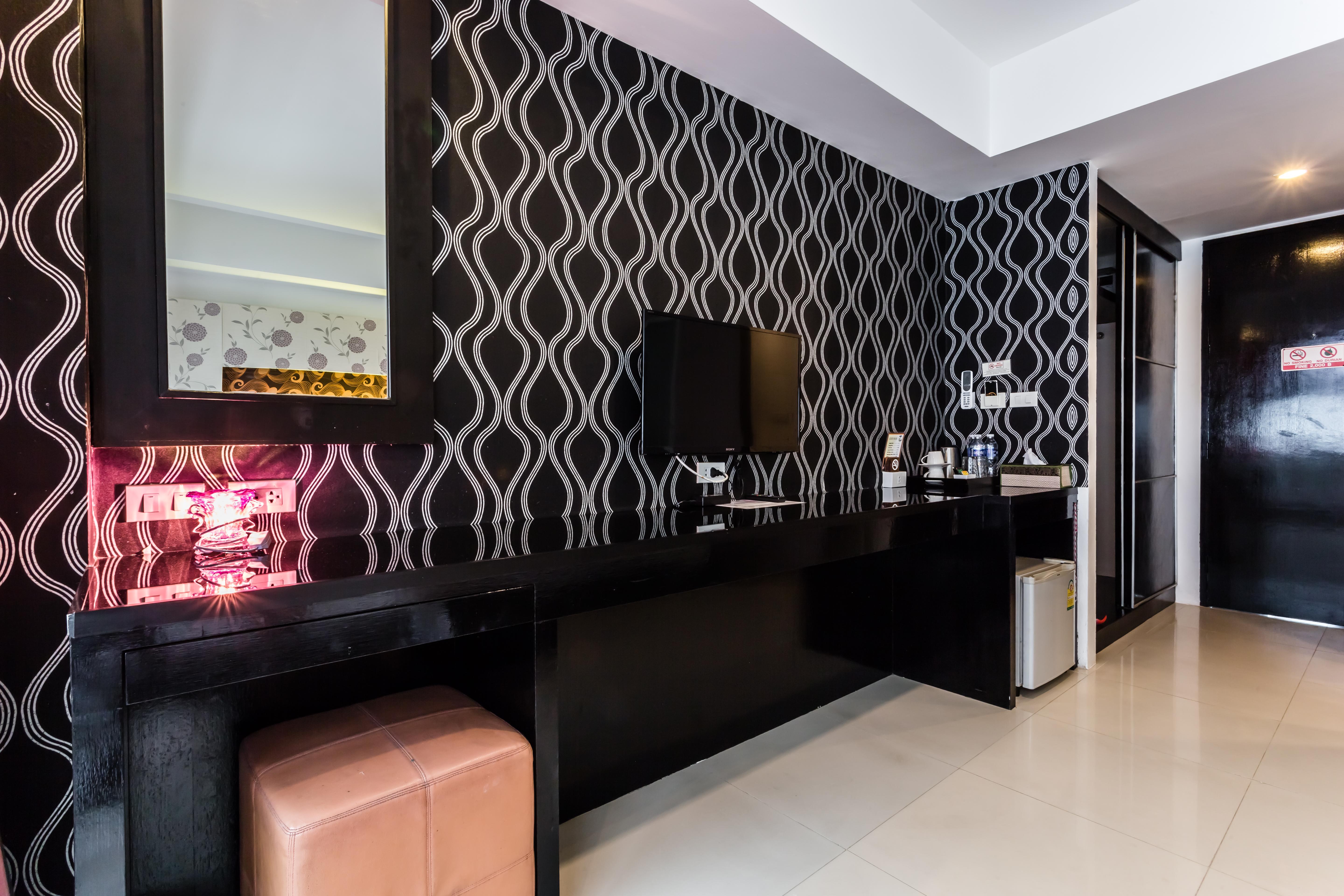 7Q Patong Hotel Exterior photo