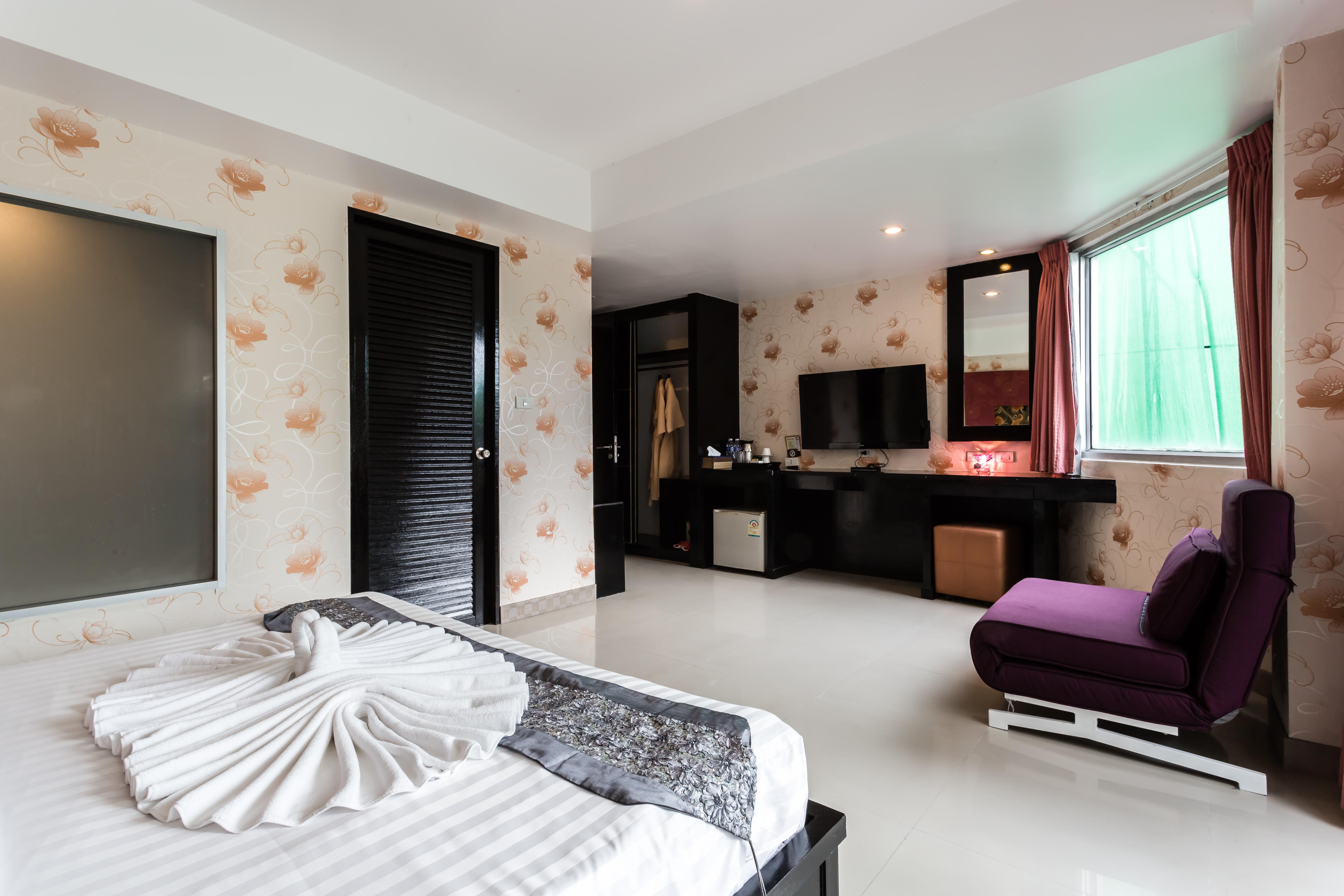 7Q Patong Hotel Exterior photo
