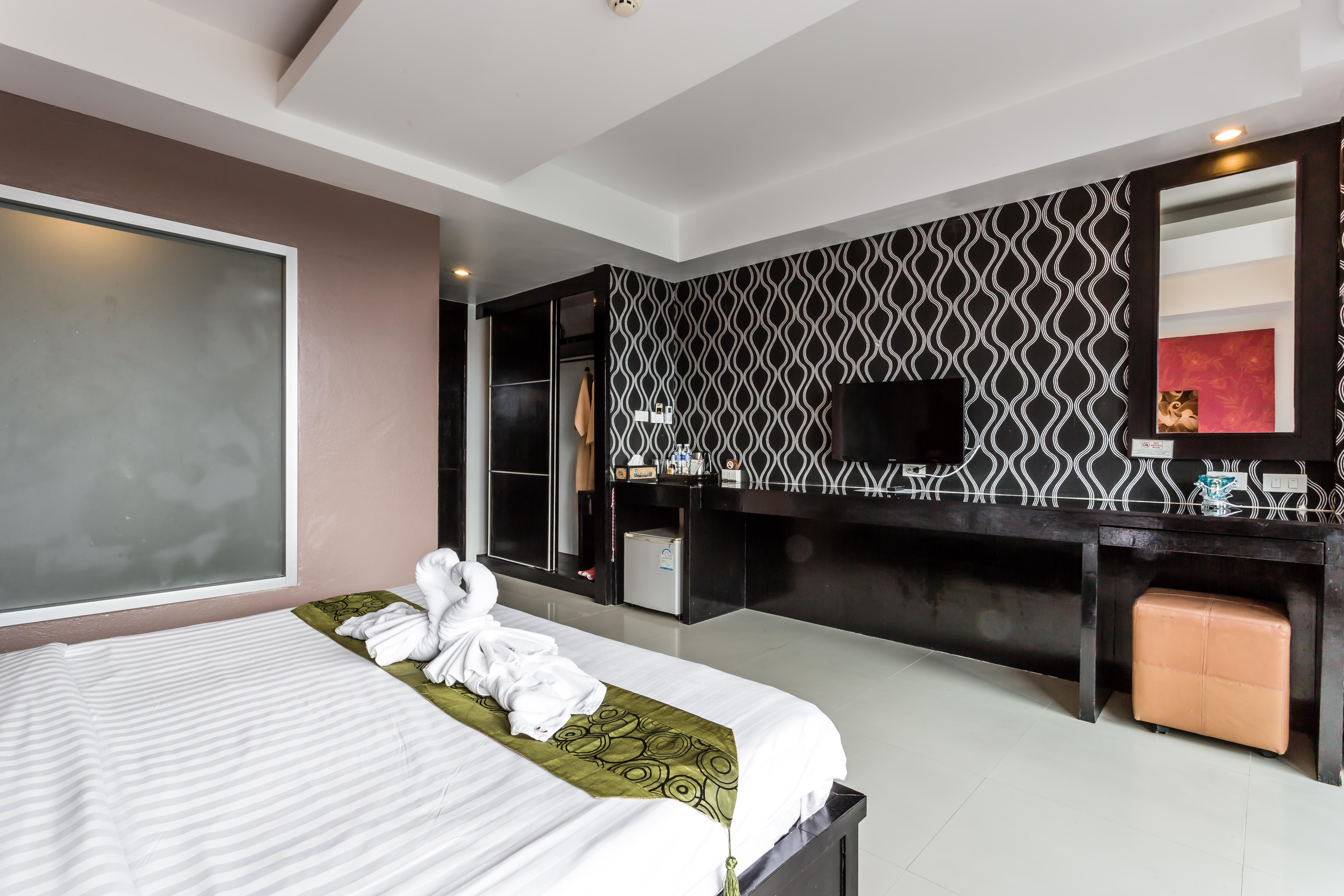 7Q Patong Hotel Exterior photo