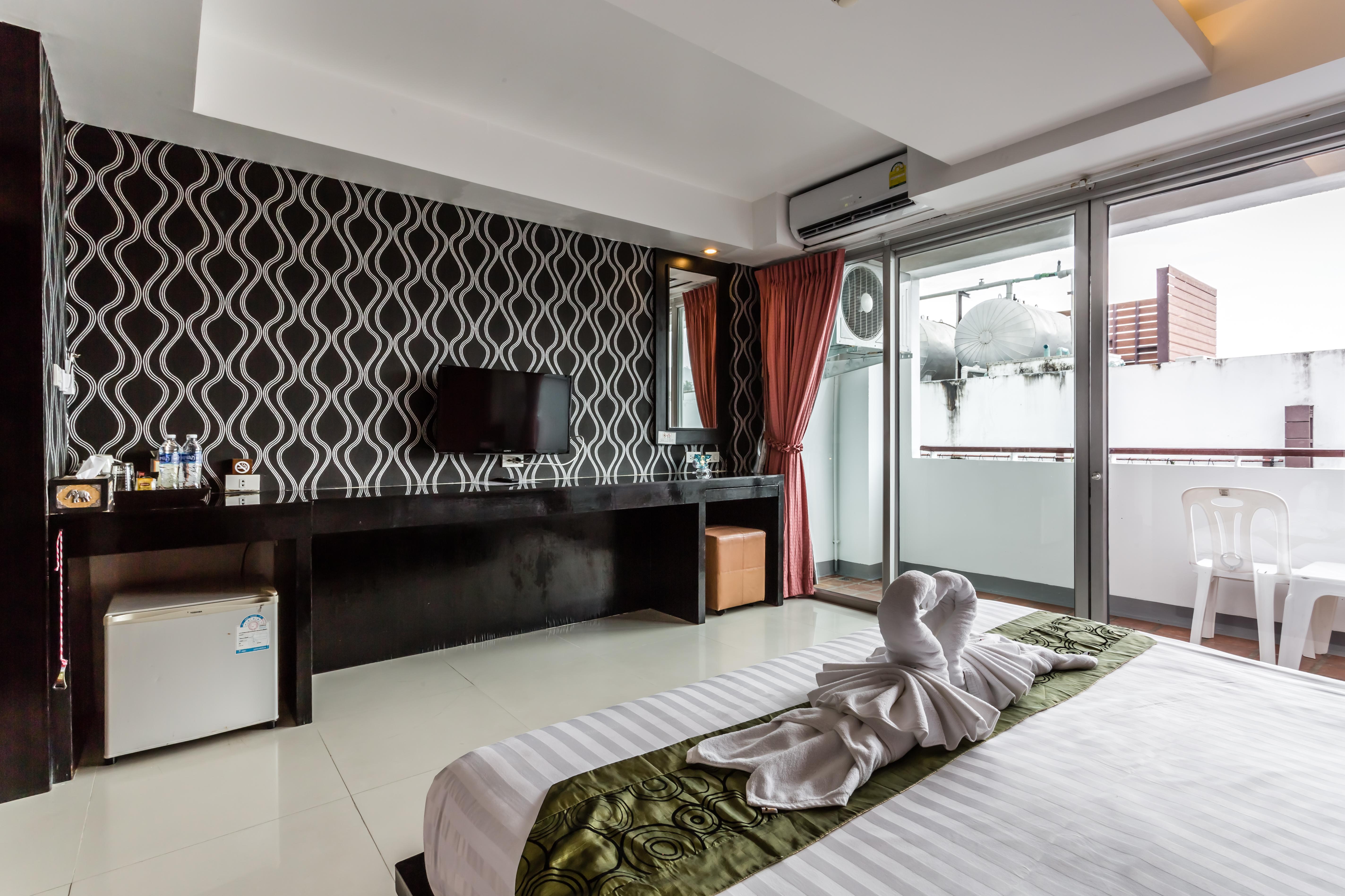 7Q Patong Hotel Exterior photo