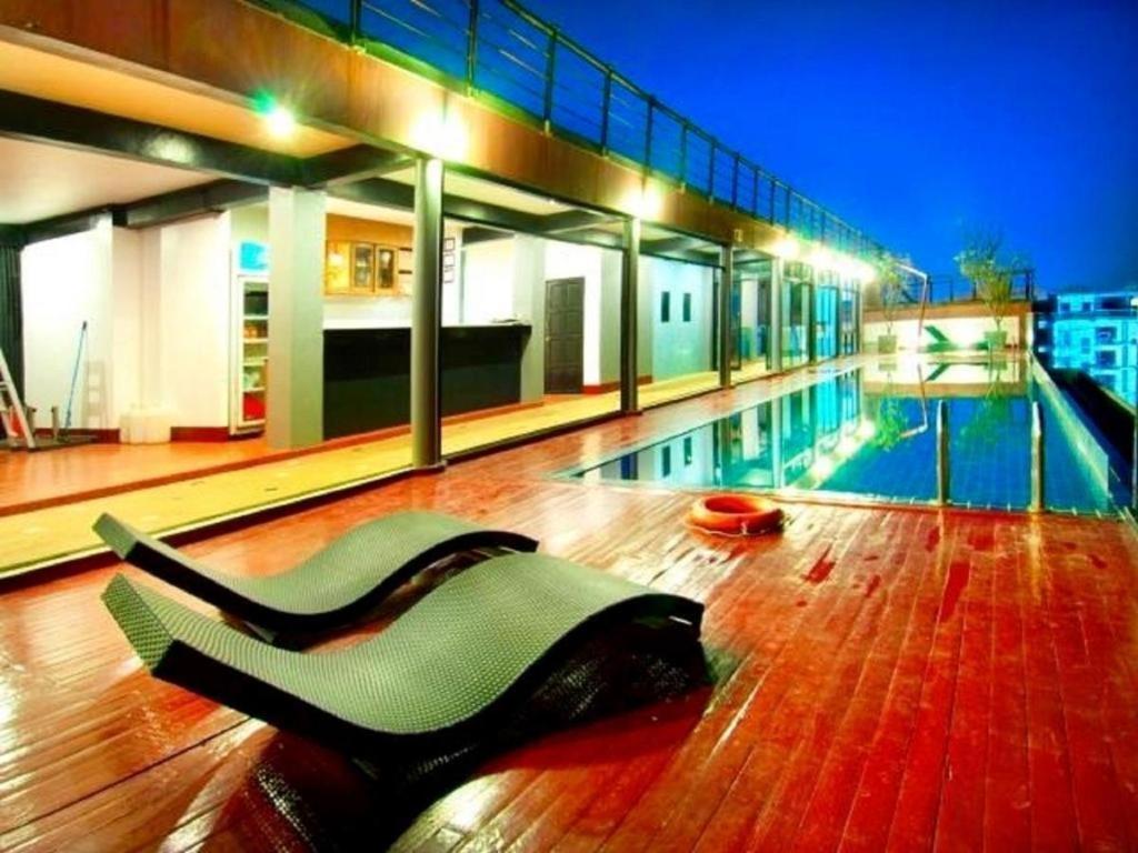 7Q Patong Hotel Exterior photo
