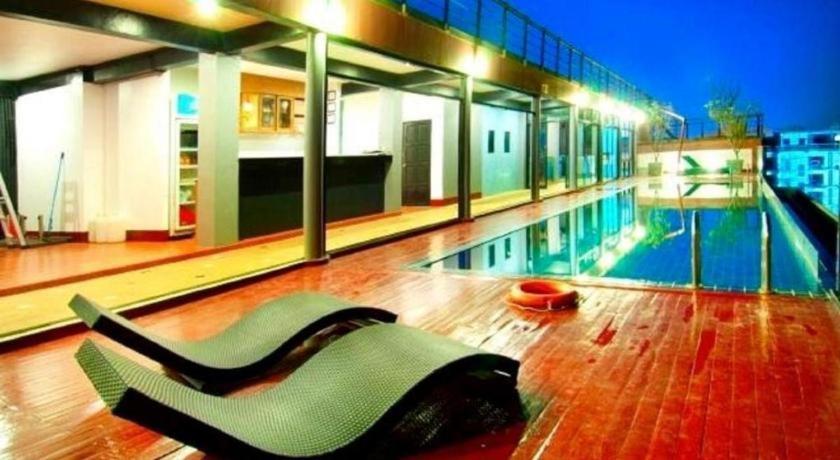 7Q Patong Hotel Exterior photo